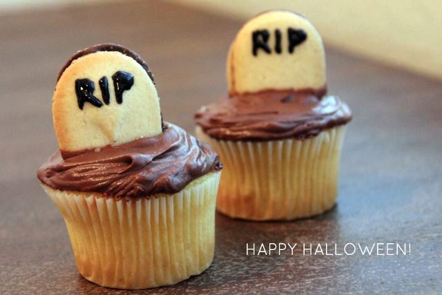 RIP tombstone cupcakes